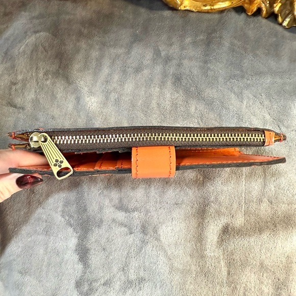 NWOT Patricia Nash Floral Embossed Wallet - Picture 3 of 6